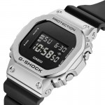 Casio GM-5600U-1ER